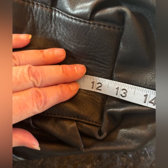 Cole Haan Black Leather Hobo Shoulder Bag w/ Logo Charm Large Slouchy Roomy Soft - Picture 14 of 15